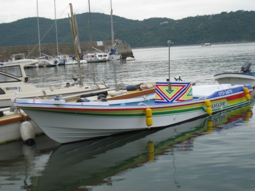 カラフル漁船