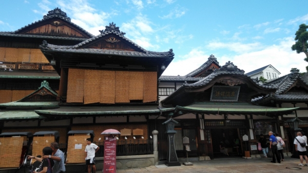 『東奔西走』