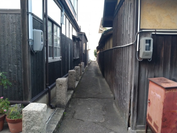 『路地』