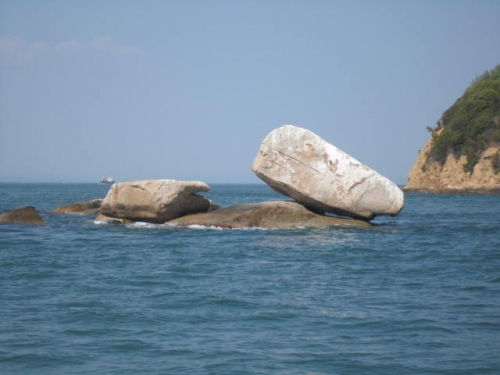 後ろは千振島