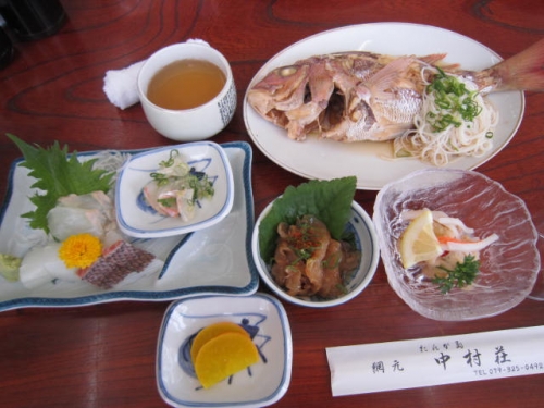 家島中村荘の昼食