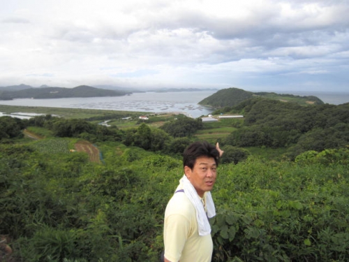 東には錦海湾が広がります