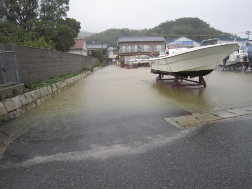冠水した船底塗装ヤード