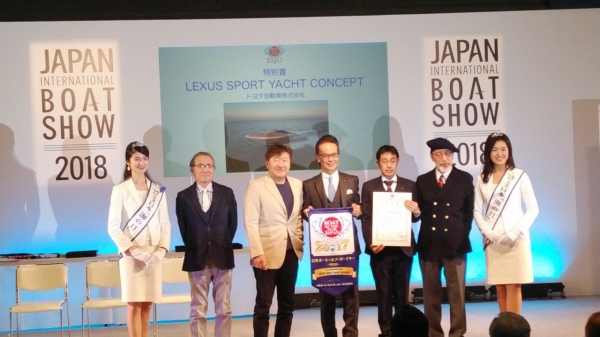 表彰式にはテリー伊藤氏が出席