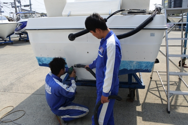 トランサムは力の掛かる部位の為厚い