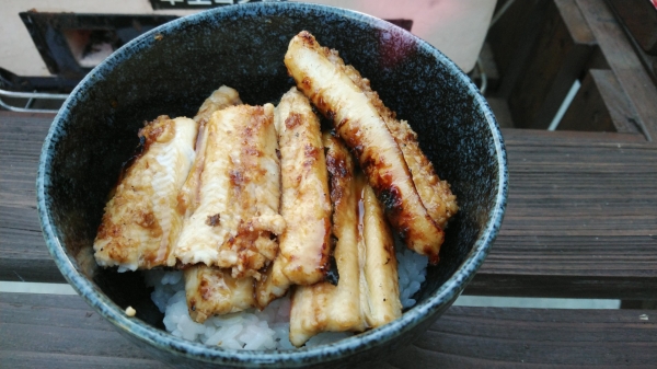 肉厚のアナゴ丼完成　(^^♪