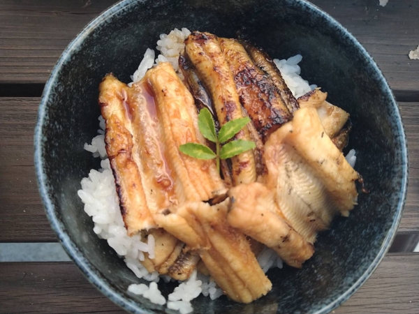 絶品アナゴ丼いっちょ上がり！
