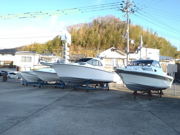船の入荷で展示場らしくなってきた