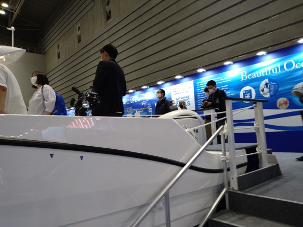 弊社若手社員も同行