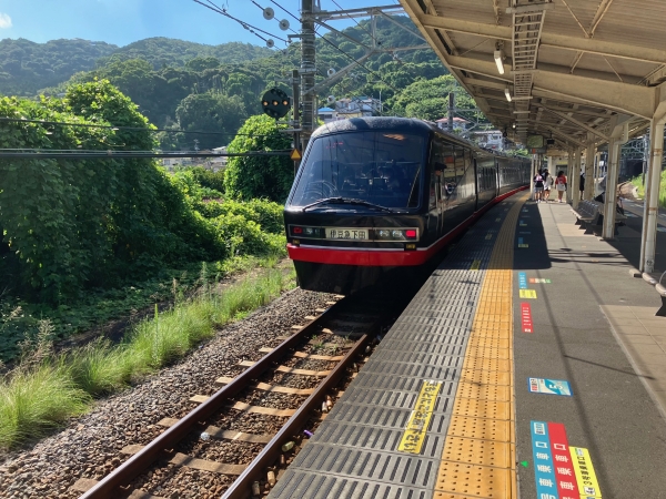 熱海駅からはこの車両で移動