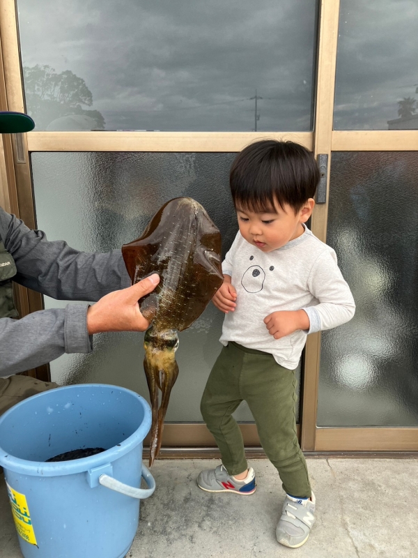 今日一のイカに弟子も興奮