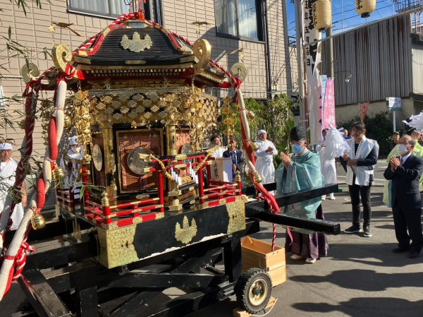 神輿は当番制で担ぐ