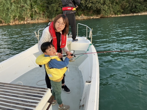 全く魚の反応が無いと怒るM君