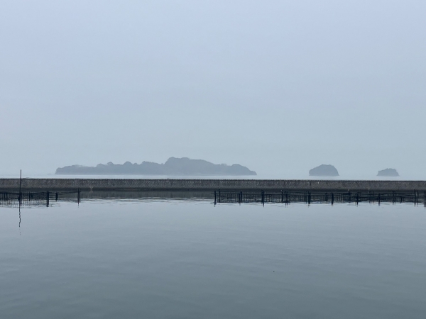 霞んだ黒島
