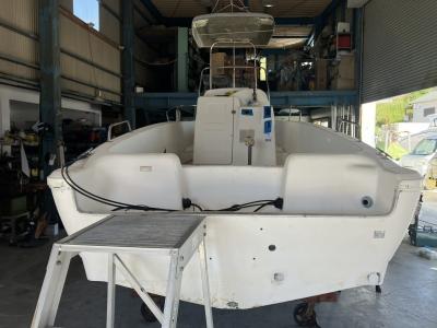 現在船外機換装中