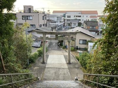鳥居の向いは綾浦区