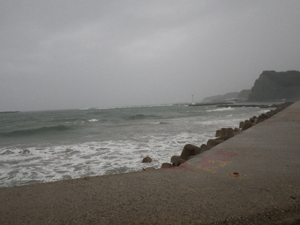 この日は海鳴が聞こえる程の時化でした
