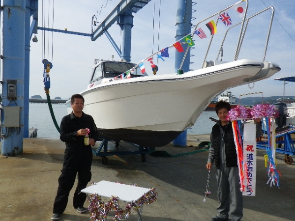 シャンペン＆クス玉でお祝いしました