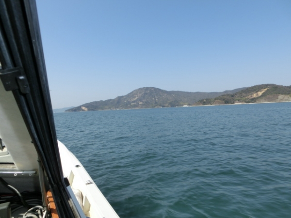 塩飽諸島広島（うちのおふくろの故郷）を通過