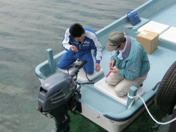サービスマンによるＦ２０船外機の取扱説明