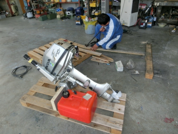 中古船外機の荷造り