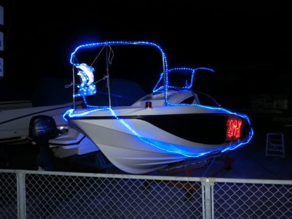 このまま夜の海を走ってみたくなります