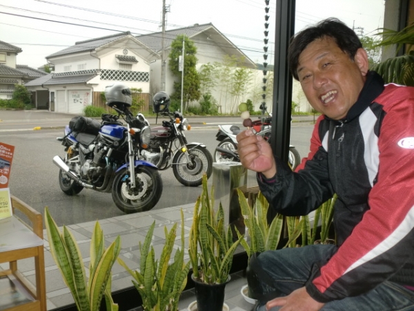 団子を片手にヒコマロ？と思ったら自分でした…（大汗）