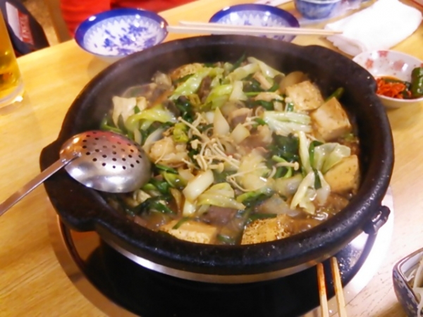 すき焼き風（甘い醤油ベース）のモツ鍋