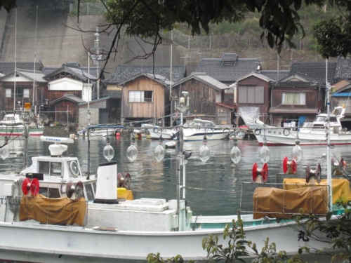 立ち並んだ舟屋群