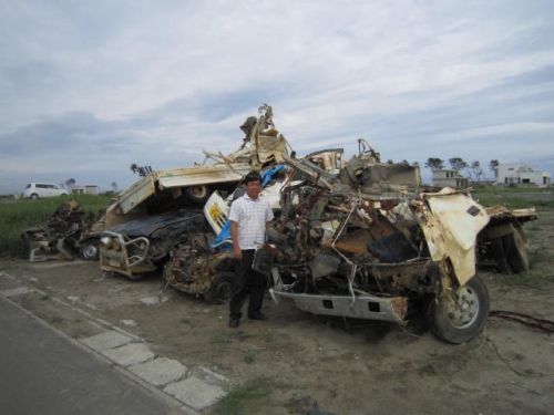 ぐちゃぐちゃの車（荒浜地区）