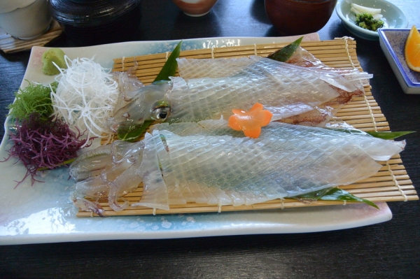 査定場所から一時間かけ呼子までイカを食べに…
