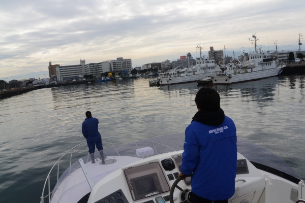 途中今治港にて給油