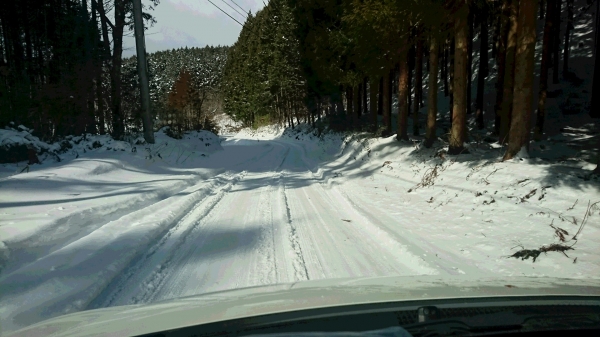 下りの雪道は最徐行