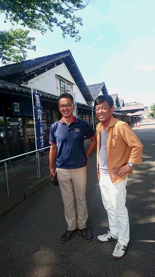二瓶さんと記念撮影　山居倉庫にて