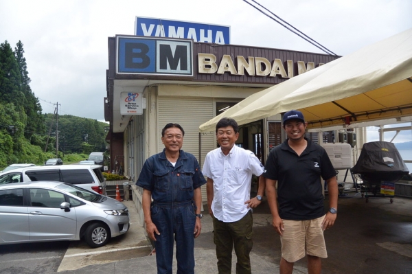 磐梯マリン秦社長専務と記念撮影