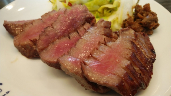 定番の厚切り牛タンはランチで…
