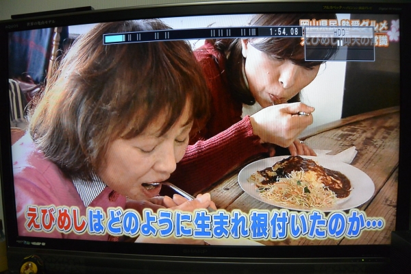 コメント無で一瞬映った女房（右）