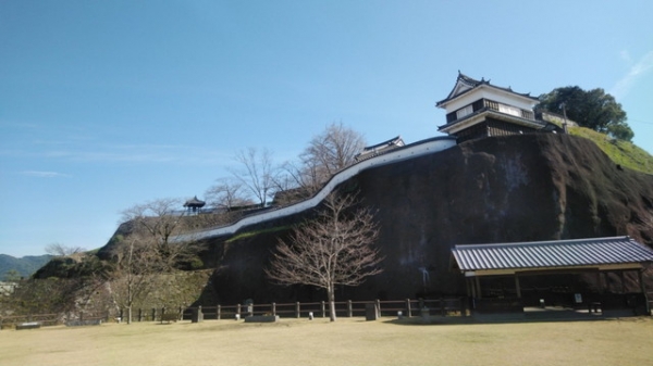 この城も江戸時代までは海辺だった