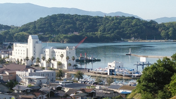 『浮き桟橋』