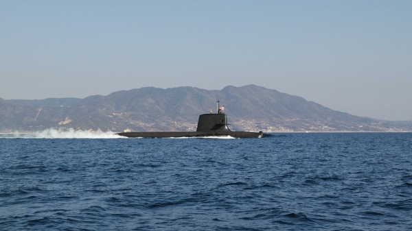 安芸灘で潜水艦とすれ違う