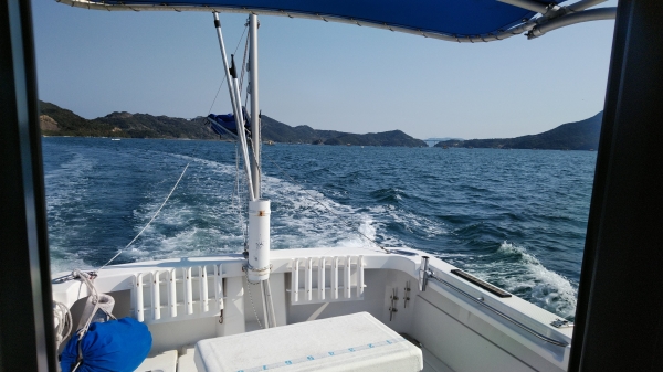 ウチノ海は浅瀬が多く微速前進