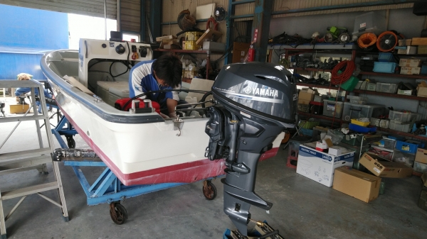 W19、船外機新品換装中