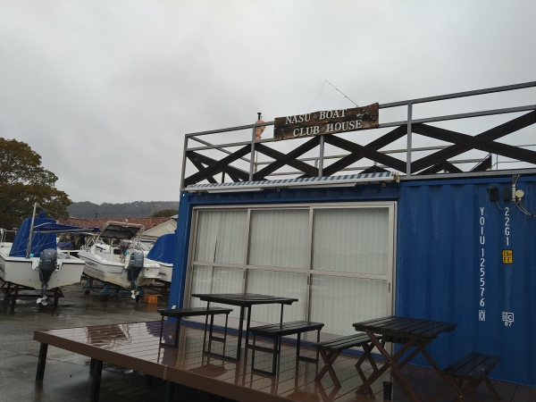 雨で静かなマリーナ