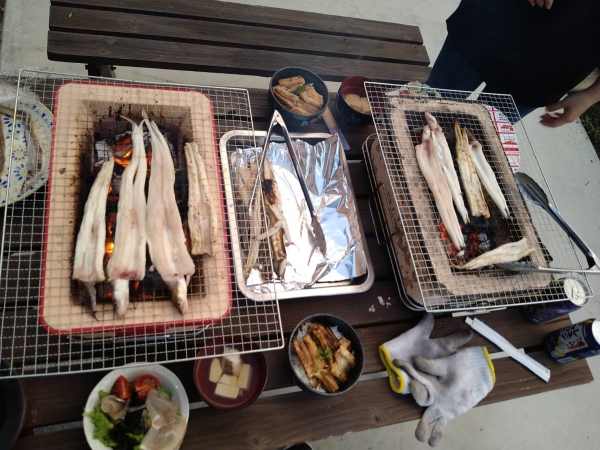 頭は白焼き後煮詰めてタレに使用