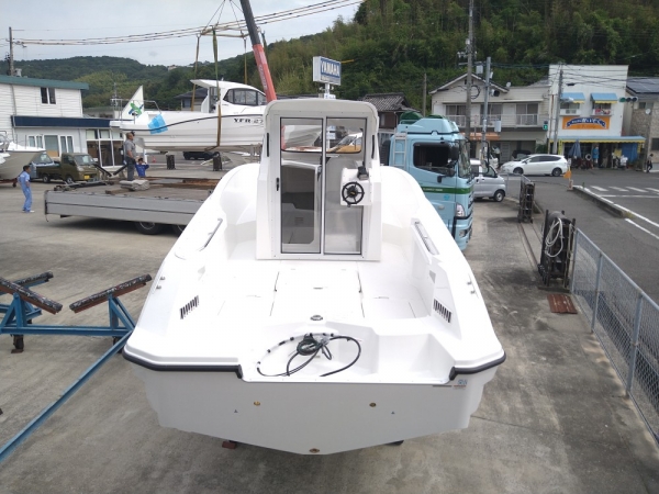 艤装を待つ手前YFR24、後方YFR27