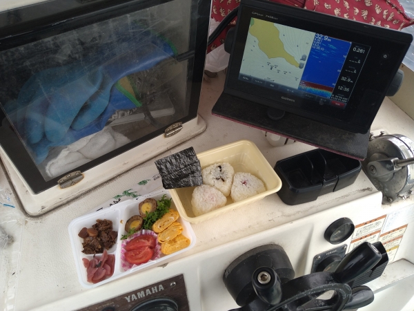 遅い出港だったので久々の愛妻弁当