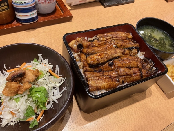 夏バテ防止用のウナギを食べる
