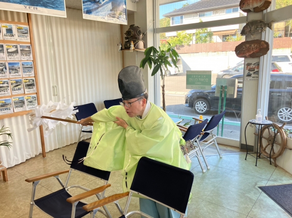 気合の入ったお祓い(店内)