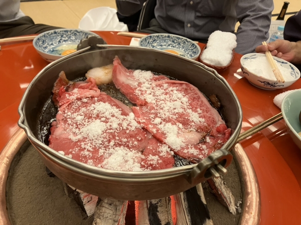 松阪牛を鍋に投入