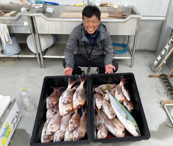 3名で鯛21枚ハマチ1本